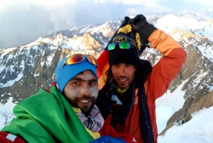 دو کوهنورد افغان در قلۀ شاه فولادی کوه بابا , افغان تراول afghantravelaf
